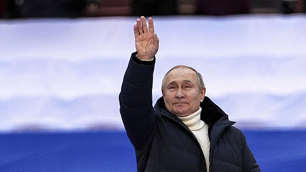 Ruský prezident Vladimir Putin na stadionu v moskevských Lužnikách (18. března 2022)