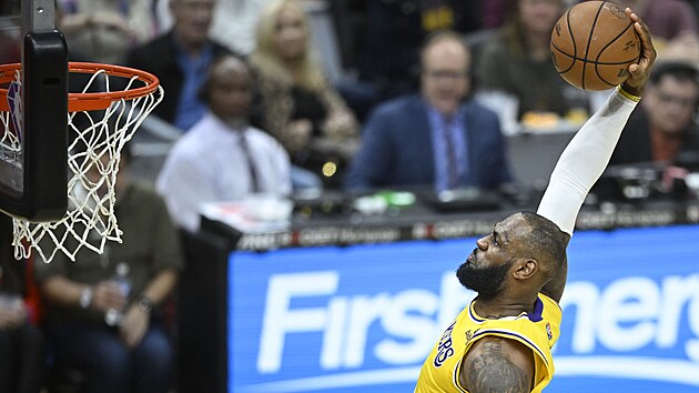 LeBron James z Los Angeles Lakers zakonuje na ko Clevelandu.