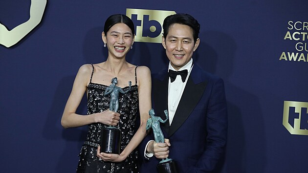 Hvzdy serilu Hra na olihe Jung Ho-Yeon a Lee Jung Jae (Screen Actors Guild Awards, Santa Monica, 22. nora 2022)