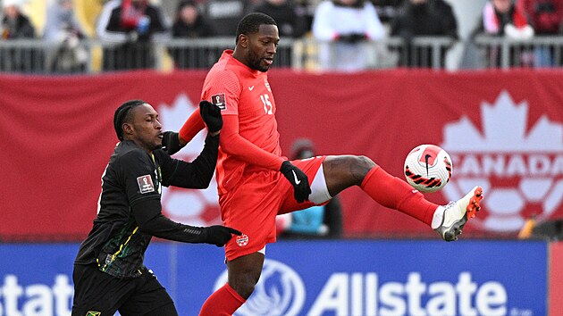 Kanadsk obrnce Doneil Henry (vpravo) a jamajsk zlonk Atapharoy Bygrave