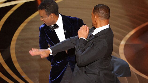 Roztrka mezi Willem Smithem a Chrisem Rockem v pímém penosu udílení Oscar...