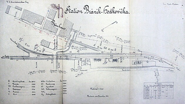 Pln stanice Brank-Hodkoviky z roku 1912. Vlevo dole je zakreslena odboky vleky do podolsk cementrny.
GPS: 50.0281658N, 14.4068956E