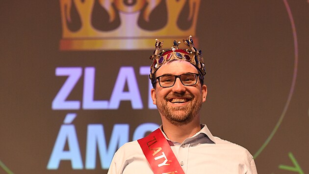 Titul Zlatý Ámos pro nejoblíbenějšího učitele v Česku získal letos učitel matematiky Marek Valášek z Anglicko-českého gymnázia Amazon v Praze. (25. března 2022)