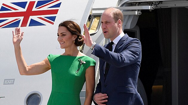 Vvodkyn Kate a princ William pi odletu z Jamajky (Kingston, 24. bezna 2022)