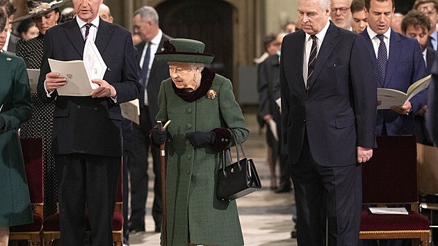 Královna Alžběta II. ve Westminsterském opatství na bohoslužbě za zesnulého prince Philipa (Londýn, 29. března 2022)