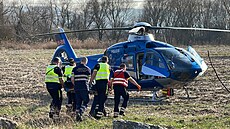 V Radotín� vypadl mu� z okna, p�ípadem se zabývají kriminalisté. (24. b�ezna...