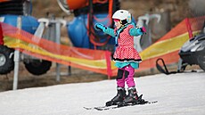 Stylové rozlouení s lyaskou sezonou probhlo v nedli ve skiareálu eínek...