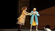 Svtlana Aksenova (Grete) a Daria Rositskaja (Stará ena) v opee Franze...