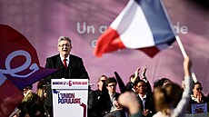 Krajně levicový prezidentský kandidát Jean-Luc Mélenchon na předvolebním...