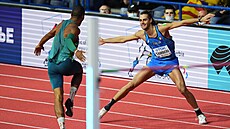 Italský vý�ka� Gianmarco Tamberi gratuluje soupe�i Thiago Mourovi z Brazílie ke...