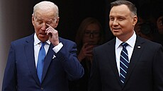 Polský prezident Andrzej Duda a americký prezident Joe Biden poslouchají státní... | na serveru Lidovky.cz | aktuální zprávy