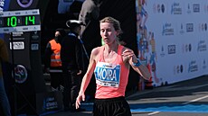 eská bkyn Moira Stewartová dobíhá do cíle plmaratonu v Istanbulu, na nm...