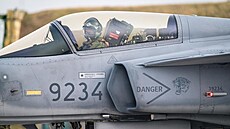 Letouny Gripen odlétají z mateské áslavské základny na tymsíní misi v...