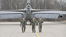 Druhý americký bombardér B-52 p�istává b�hem jediného dne v Mo�nov� (29.3.2022)