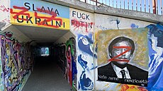 Podchod v Turnov� n�kdo pomaloval �ervenými písmeny Z.