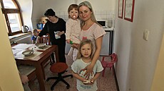 Snídaně uprchlých ukrajinských žen a dětí v pensionu v Polance nad Odrou,...