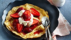 Bezinkové pala�inky s jahodami a mascarpone