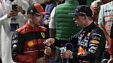 Vítězný Max Verstappen z Red Bullu konzultuje průběh Velké ceny Saúdské Arábie...