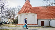 Výklenky ve zdi kostela na Pra�ské t�íd� jsou zatím prázdné. P�vodn� tam byly...