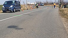 Po srá�ce s dodávkou zem�el mezi Mikul�icemi a Lu�icemi na Hodonínsku motorká�.