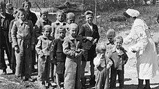 ecké dti v roce 1948 prchaly ped obanskou válkou ve své zemi, do Mikulova...