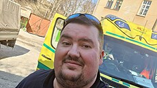 Ale� Mach a Miroslav Prchal (na snímku) pomáhají dostat ukrajinské pacienty z...