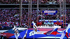 Ruští sportovci při oslavách výročí anexe Krymu na moskevském stadionu Lužniki.