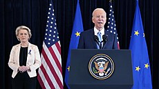Pedsedkyn Evropské komise Ursula von der Leyenová a americký prezident Joe...
