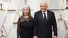 Man�elé Anthony Hopkins a Stella Arroyaveová (2022)