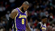 LeBron James z Los Angeles Lakers v zápase s New Orleans Pelicans