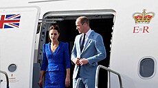 Vévodkyn Kate a britský princ William po píletu do Belize kvli cest po...