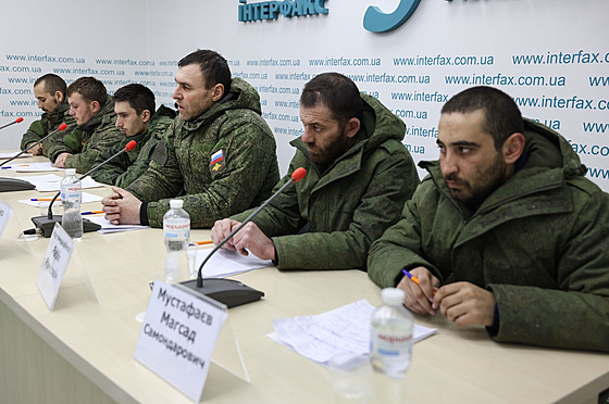 Ukrajinská tisková konference se zajatými ruskými vojáky. (19. března 2022)