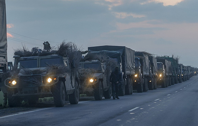 Válka může trvat ještě dlouho, varuje Pentagon. Rusové posilují na Donbase