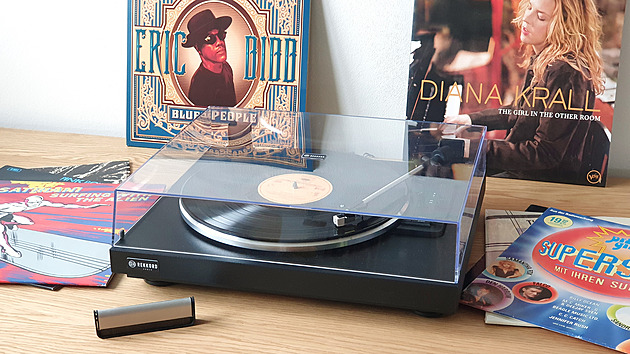 Gramofon pro vinylové panice. Je to automat, který nepotřebuje nastavit