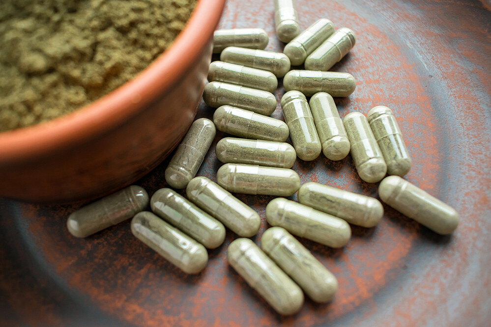 Nej�ast�ji se kratom prodává jako velmi jemný zelený prá�ek.