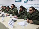 Ukrajinská tisková konference se zajatými ruskými vojáky. (19. bezna 2022)