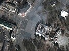 Nové satelitní snímky ukazují zkázu v Mariupolu. Na snímku je divadlo zniené...