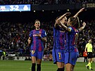 Barcelonská hvzda a kapitánka Alexia Putellasová oslavuje gól do sít Realu...