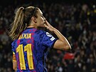 Barcelonská kapitánka Alexia Putellasová oslavuje svou trefu do sít Realu...