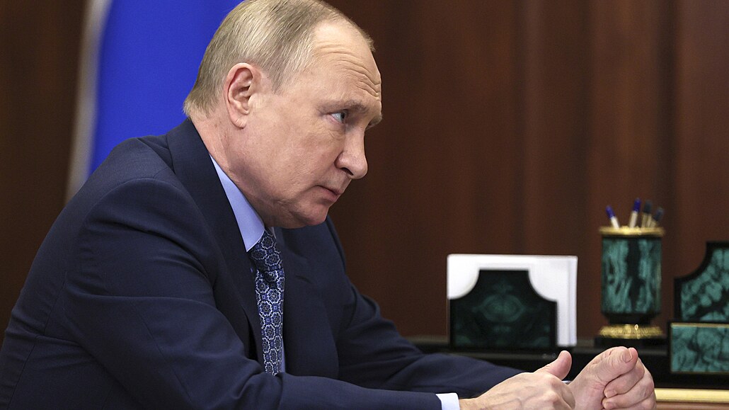 Ruský prezident Vladimir Putin na schůzce v Moskvě (30. března 2022)