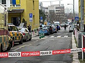Neznámý pachatel zaútočil mačetou na jednoho z učitelů střední školy v Praze 4,...