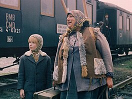 aneta Fuchsová a Helena Riková v seriálu Vlak dtství a nadje (1985)