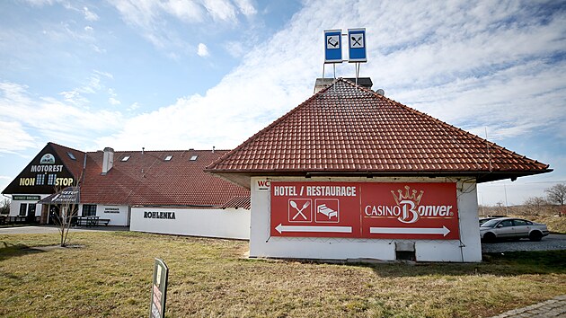 V okol motorestu Rohlenka nedaleko Brna vyrostla v 90. letech benzinov erpac stanice a dal stavby. Chystala se i vstavba rozshlho obchodnho centra, z toho nakonec selo.