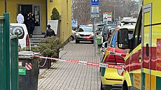 Neznámý pachatel zaútoil maetou na jednoho z uitel stední koly v Praze 4,...