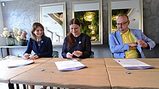 Dominika Kovaíková (TOP 09), Markéta Záleská (ODS) a tpán Keller (KDU-SL)...