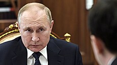 Ruský prezident Vladimir Putin se účastní schůzky v Moskvě. (29. března 2022)