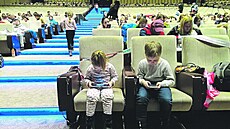 Hlavní sál se stal do�asným útulkem ukrajinských b�enc�.