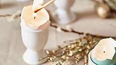 Svícínky: Vejce uva�te natvrdo, p�ípadn� je m��ete i obarvit, nechte...