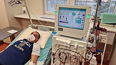 Bakhtiyar Selimkhanov dochází na �i�t�ní krve do M�stské nemocnice Ostrava.