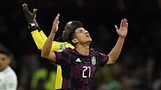 Mexický fotbalista Carlos Uriel Antuna slaví gól.